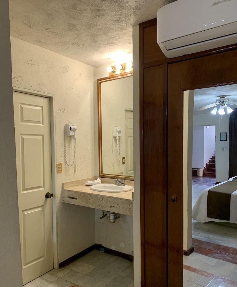 Hotel Inn Galerias Aguascalientes Ngoại thất bức ảnh