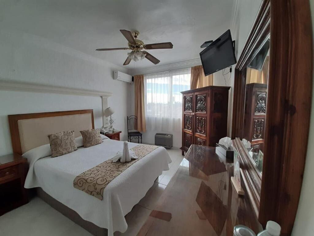 Hotel Inn Galerias Aguascalientes Ngoại thất bức ảnh