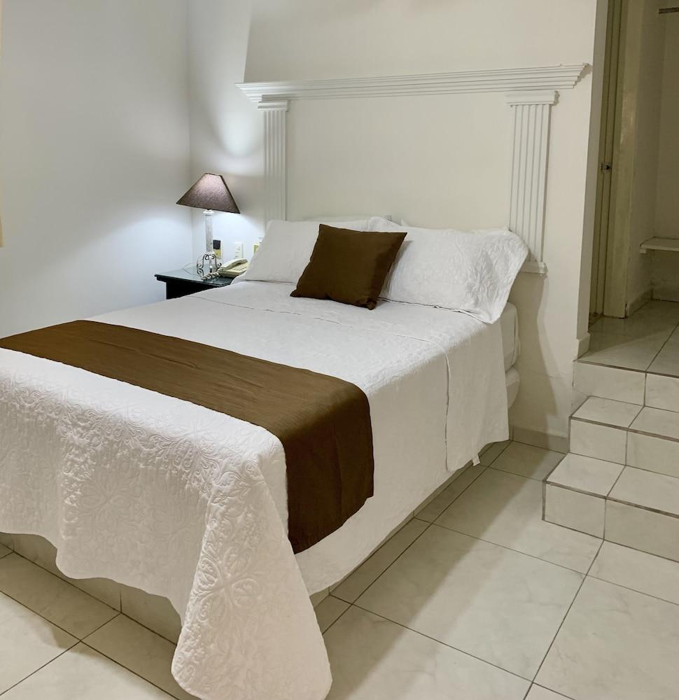 Hotel Inn Galerias Aguascalientes Ngoại thất bức ảnh